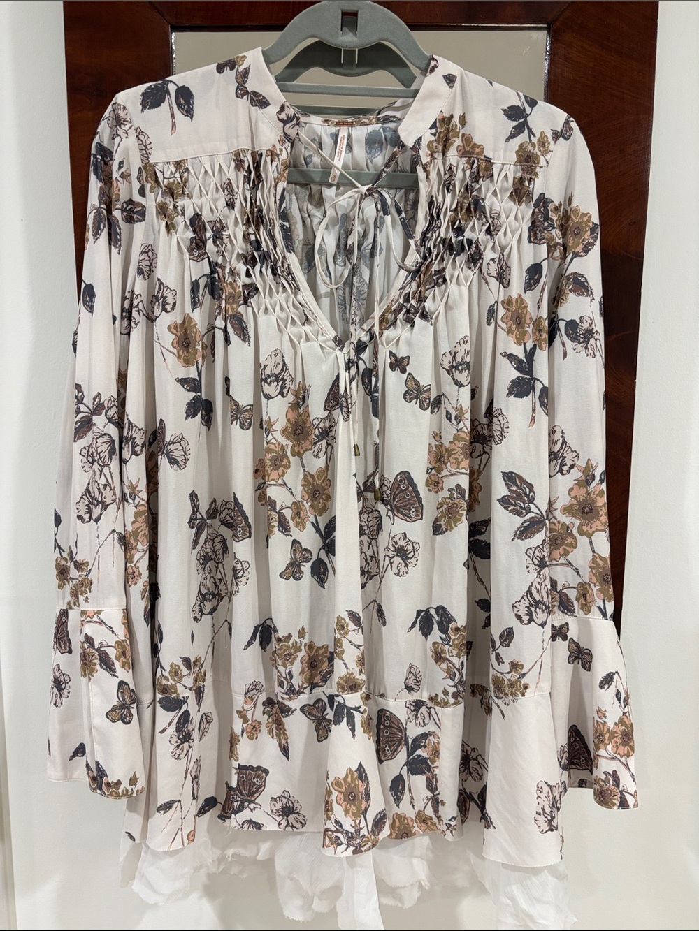 Free People Cream Floral L/S V- Smocked tie front Peasant tunic Blouse XS